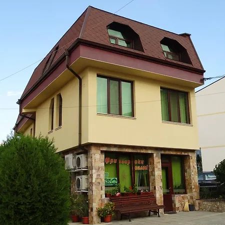 Ivel Πανσιόν 3*